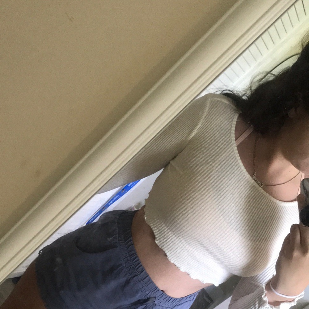 Simple & girly cream crop top<3